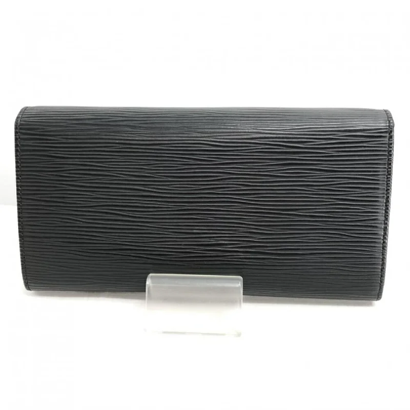 Louis Vuitton bags with a magnetic snap closure for easy accessLouis Vuitton Black Leather Sarah wallet accessories