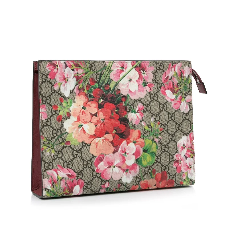 Women Gucci crossbody bags with a keychain holderGucci GG Blooms Clutch (spvfpF)