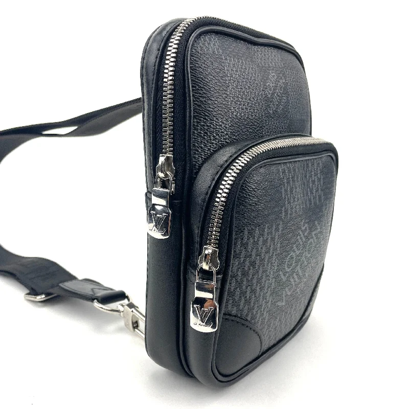 Louis Vuitton bags with a detachable mirror inside for on - the - go touch - upsLOUIS VUITTON Amazone Sling 3D Bag