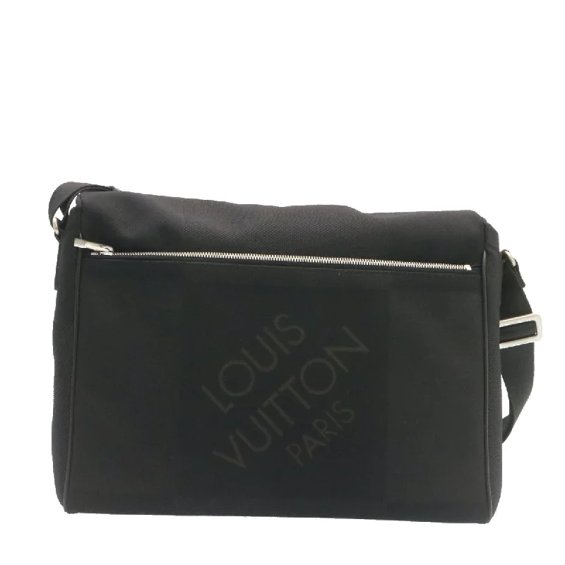 Louis Vuitton Alma bags with a monogram - embossed leather surfaceLouis Vuitton Black Canvas Petit messager shoulder bag