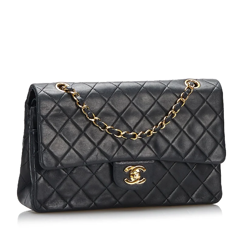 Chanel bags for the minimalist fashionChanel Small Classic Lambskin Single Flap (XnXqkP)