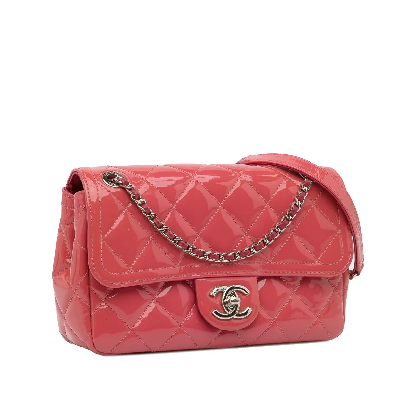 Chanel bags with the perfect balance of luxury and functionalityChanel Small Coco Shine Flap Bag (be2DNQ)