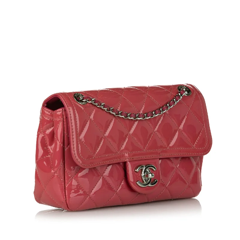 Chanel bags with classic and elegant designsChanel Small Coco Shine Patent Leather Flap Bag (Sn21Gd)