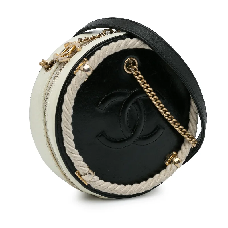 Chanel bags with iconic stitching detailsChanel Small En vogue Round Crossbody (sr6Be6)